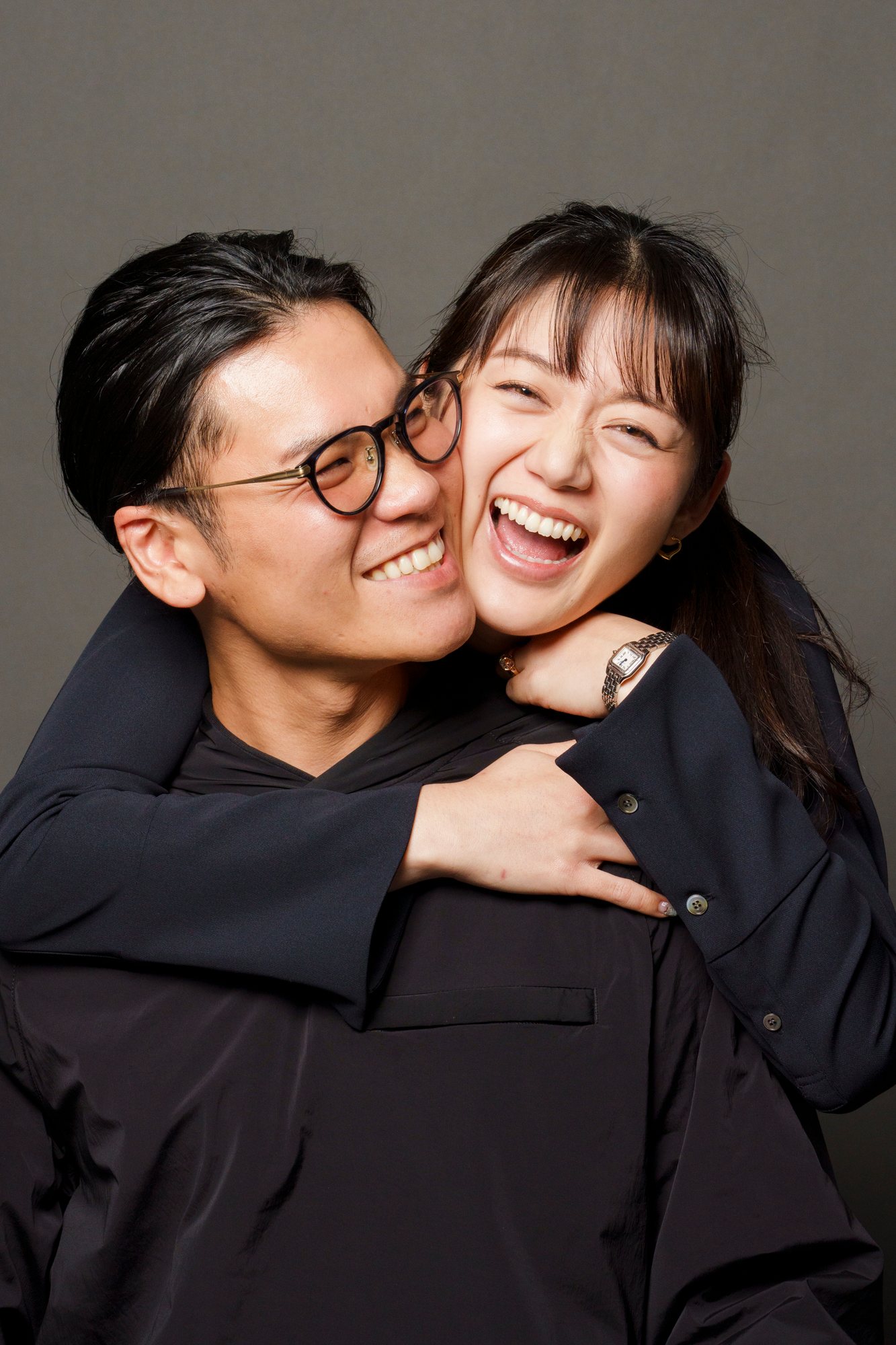 糸島写真館で笑顔いっぱいに撮影する様子