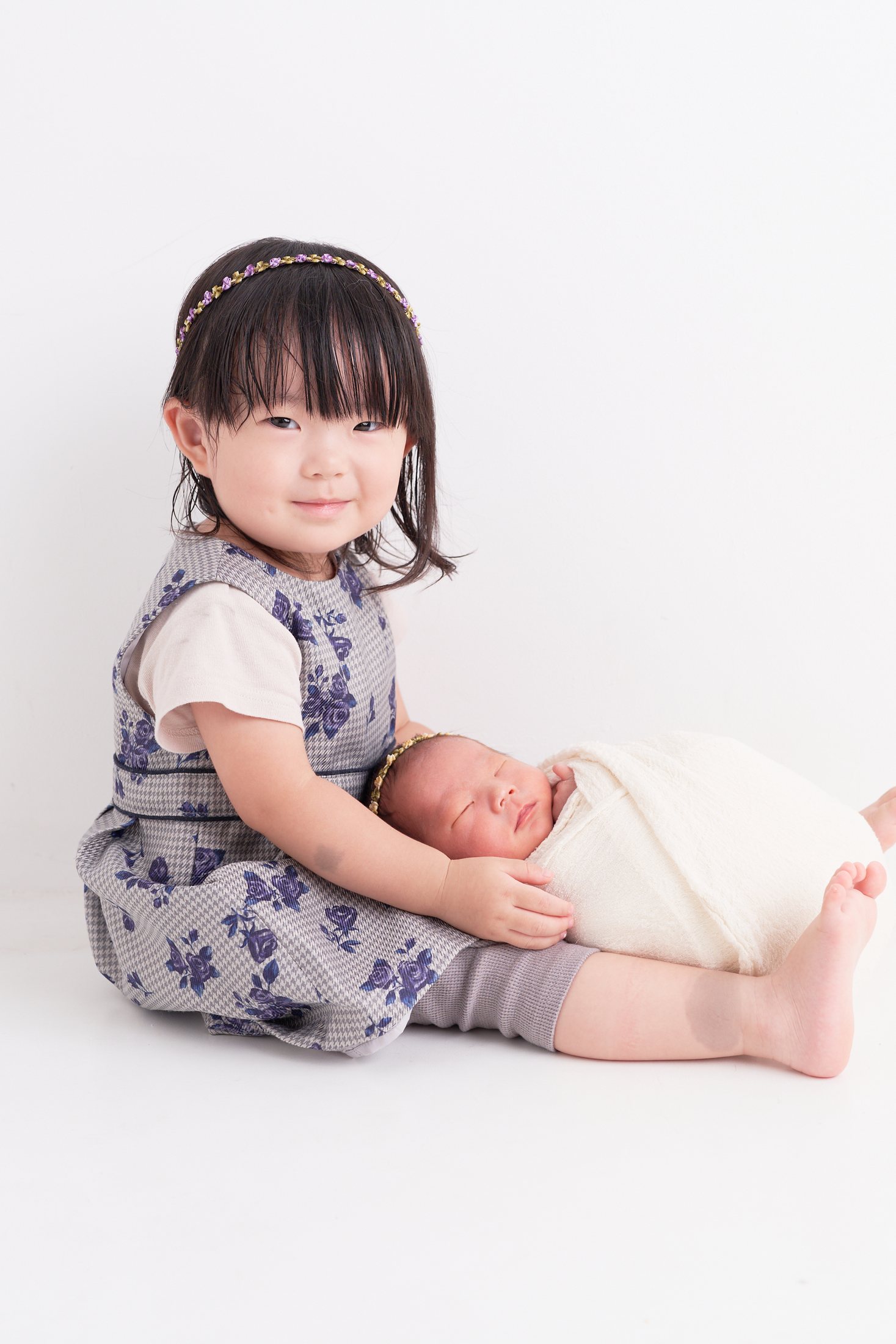 糸島写真館で撮影した、姉と赤ちゃんの写真（お宮参り・ニューボーン）
