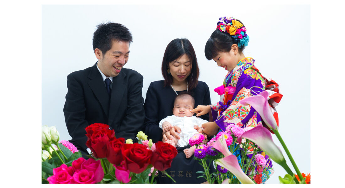 糸島写真館の花いっぱいのフォトスタジオで撮った家族写真