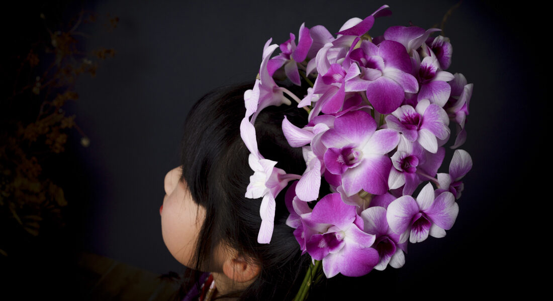 糸島写真館の七五三撮影で使用したデンファレの生花髪飾り