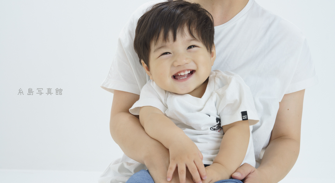 笑顔満開１歳誕生日の記念写真